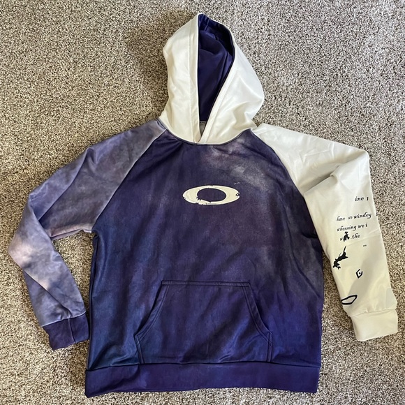 Hoodie with “Oakley” logo - never worn - Picture 1 of 7
